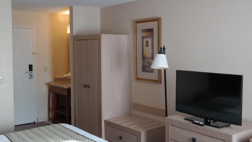 Hotel Baymont By Wyndham Stevens Point Extérieur photo