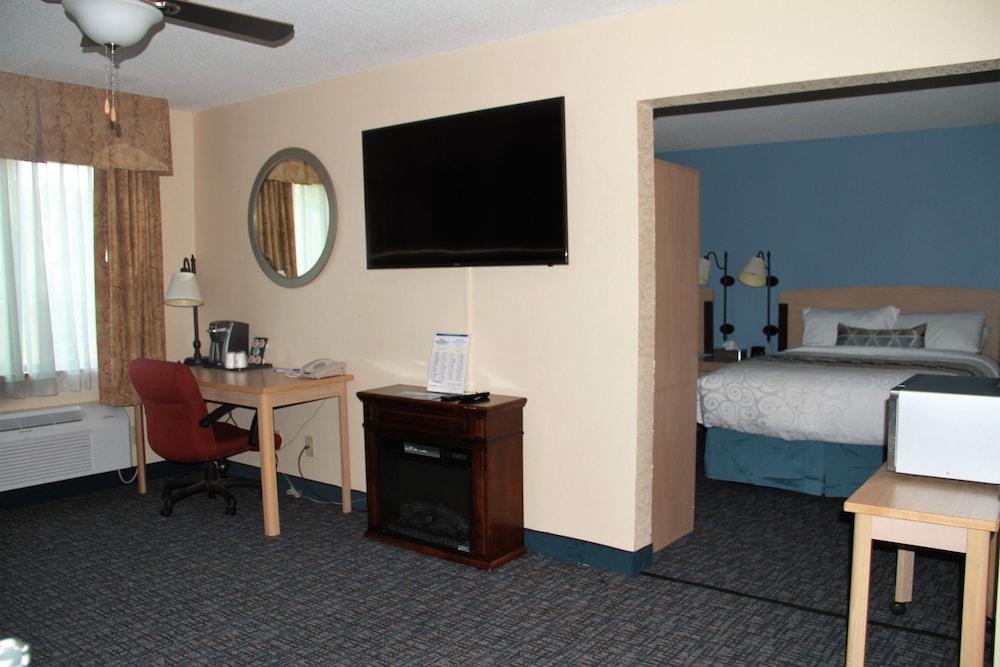 Hotel Baymont By Wyndham Stevens Point Extérieur photo