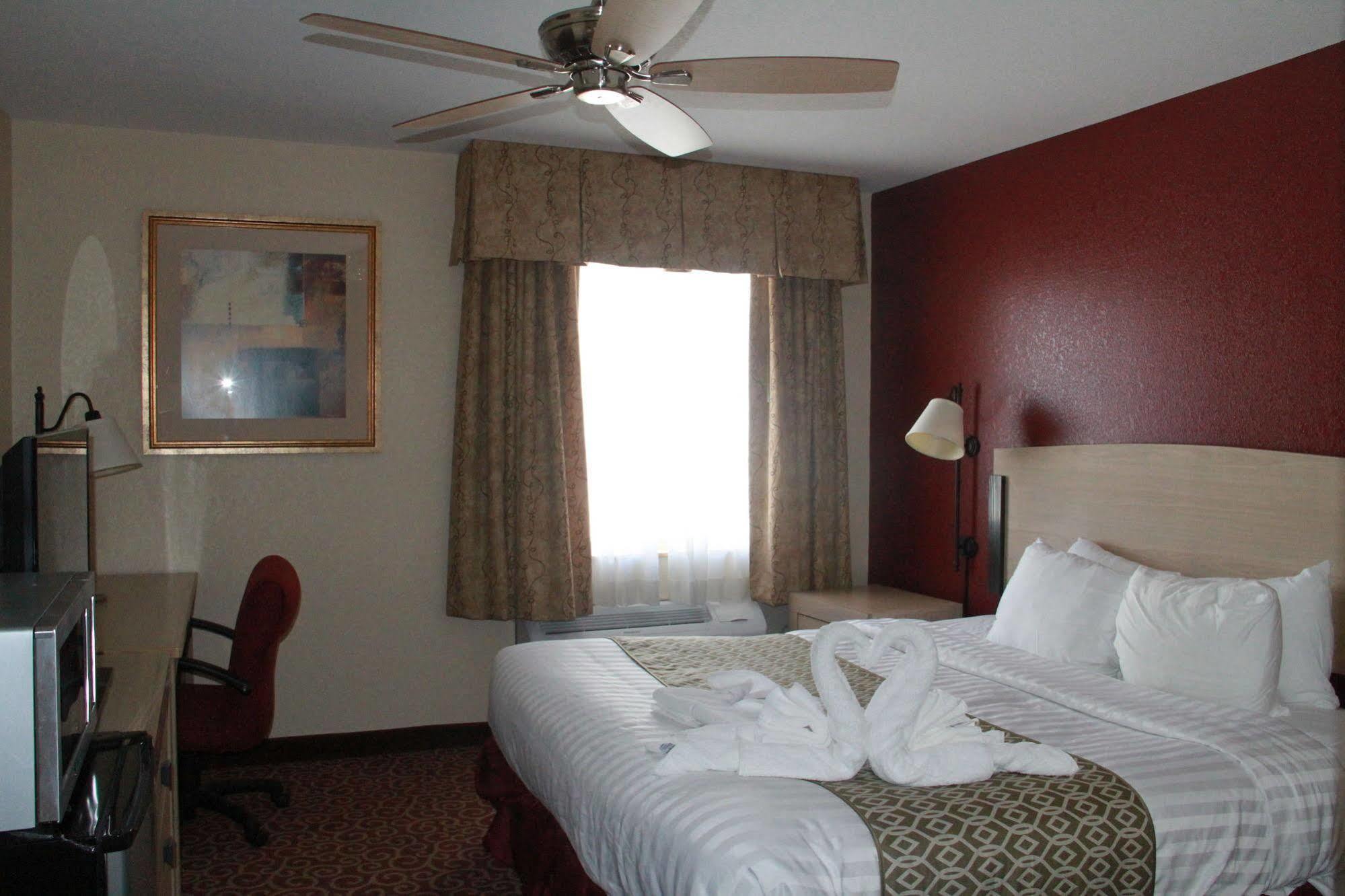 Hotel Baymont By Wyndham Stevens Point Extérieur photo