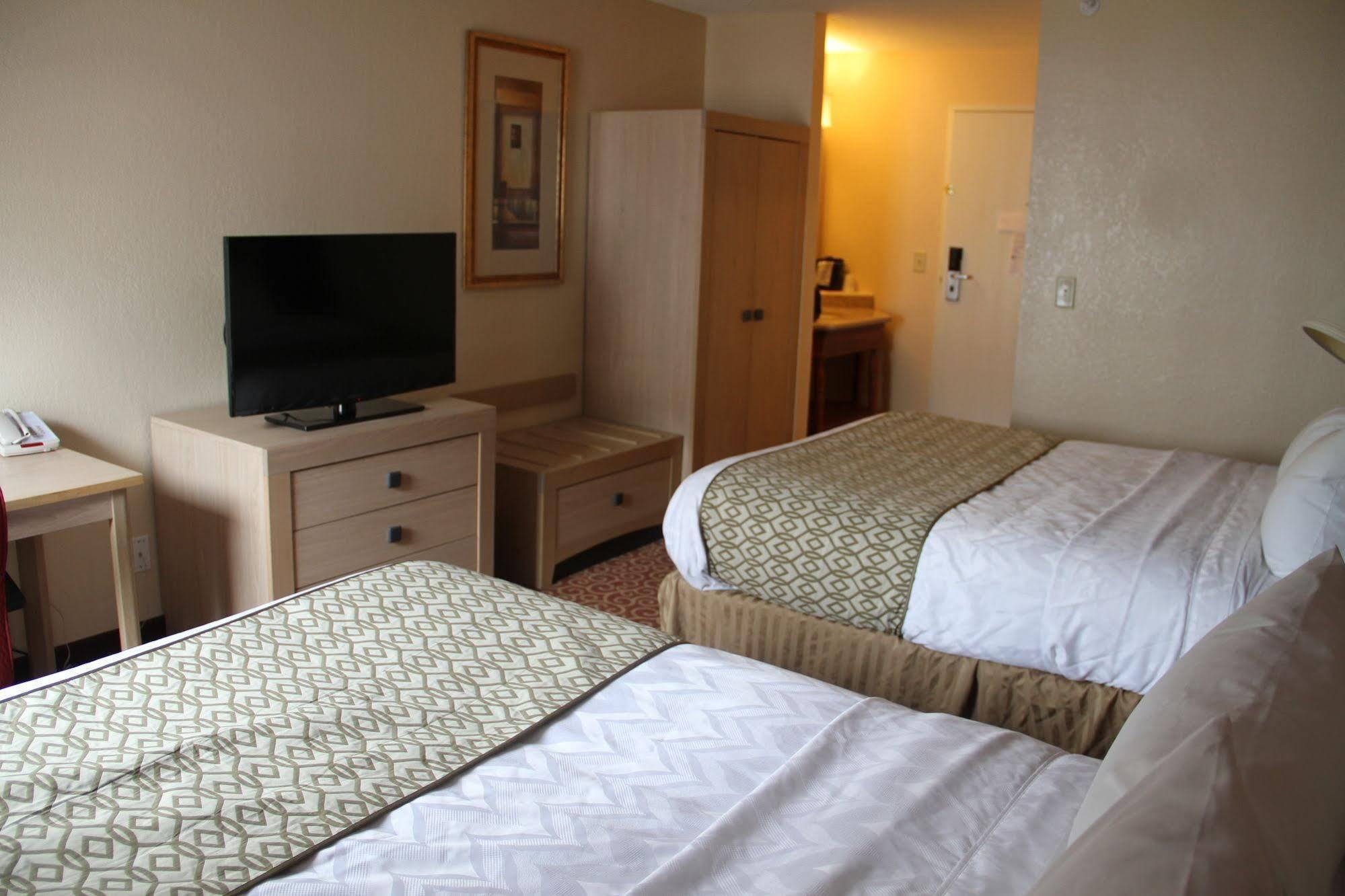 Hotel Baymont By Wyndham Stevens Point Extérieur photo
