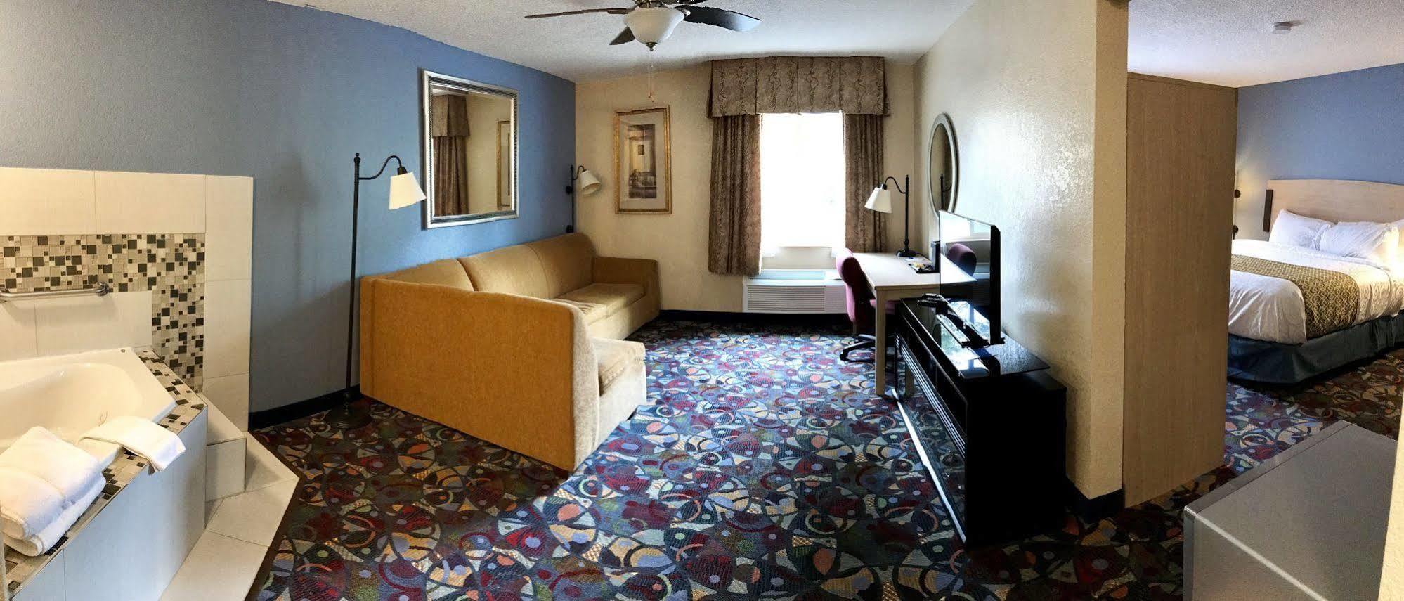 Hotel Baymont By Wyndham Stevens Point Extérieur photo